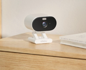 VERSA 2MP PARA INTERIORES Y EXTERIORES, IP65 RESISTENTE AL AGUA CON CABLE IP CON VISIÓN NOCTURNA A COLOR